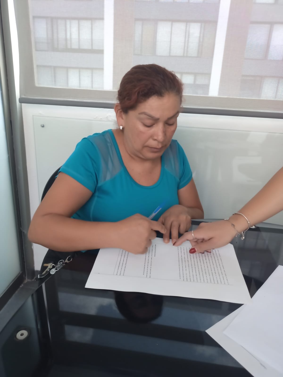 Cliente firmando